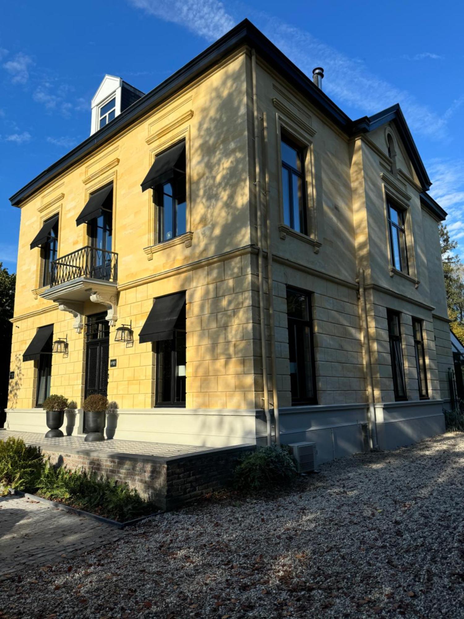 Villa V Petit Hotel Valkenburg aan de Geul Exterior foto